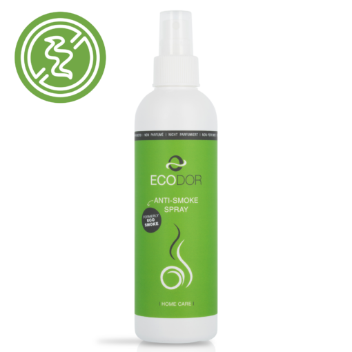 Wit flesje van 250 ml EcoSmoke van Ecodor tegen rooklucht, met een witte spraykop en een groene sticker met gebruiksaanwijzing en productinformatie op de achterkant. Op de voorkant staan de merknaam Ecodor en EcoSmoke, samen met een afbeelding.